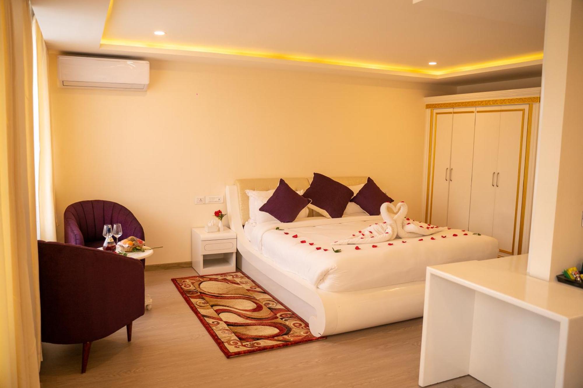 Hotel Black Diamond - Transit Point Inside Hotel Kathmandu Exterior photo